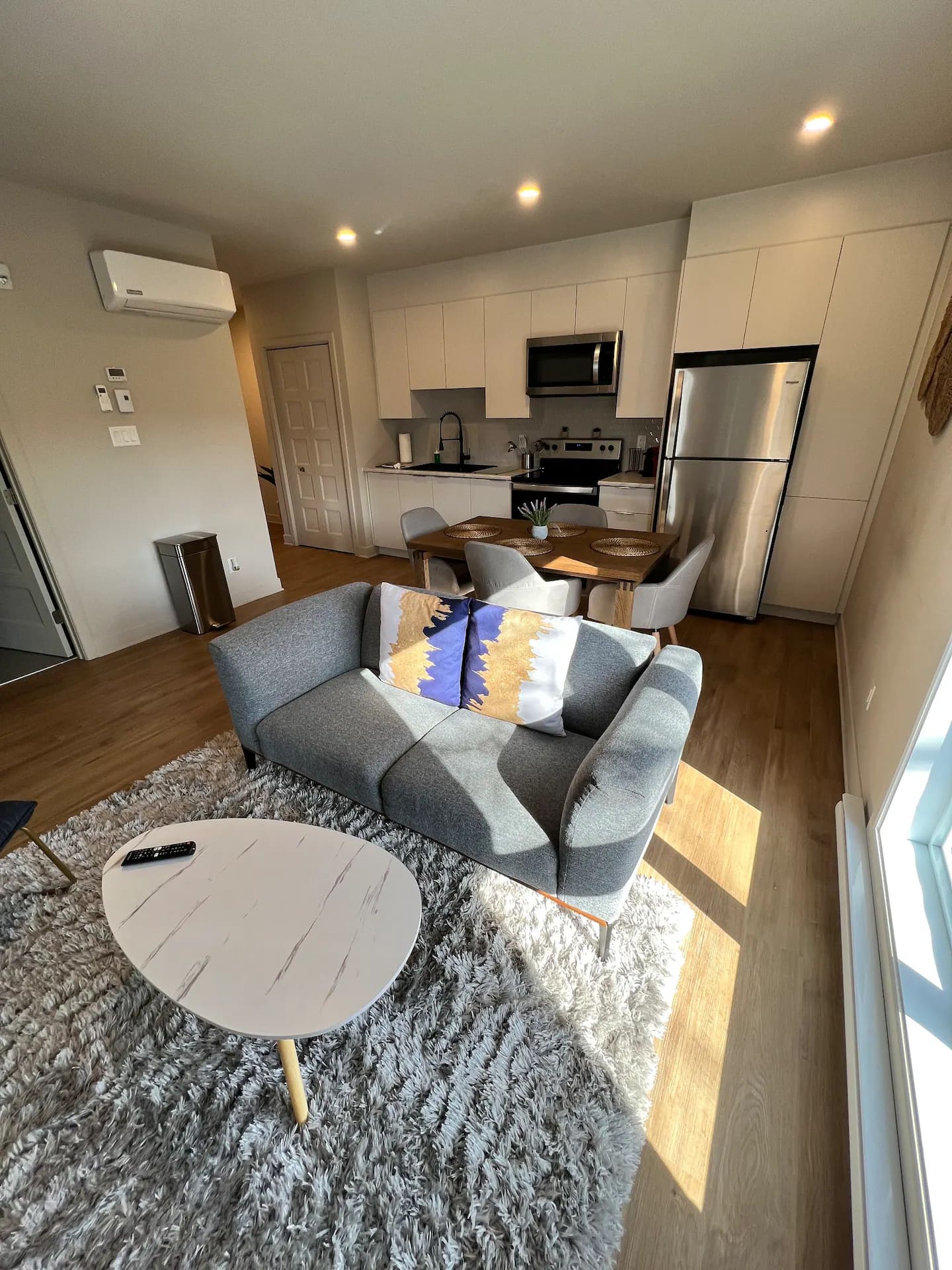 4 ½ - dining area